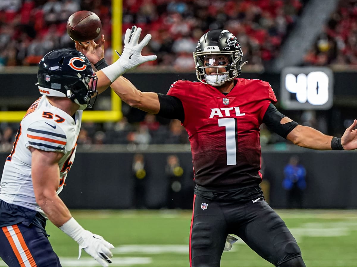 Chicago Bears linebacker Jack Sanborn (57) runs after the ball