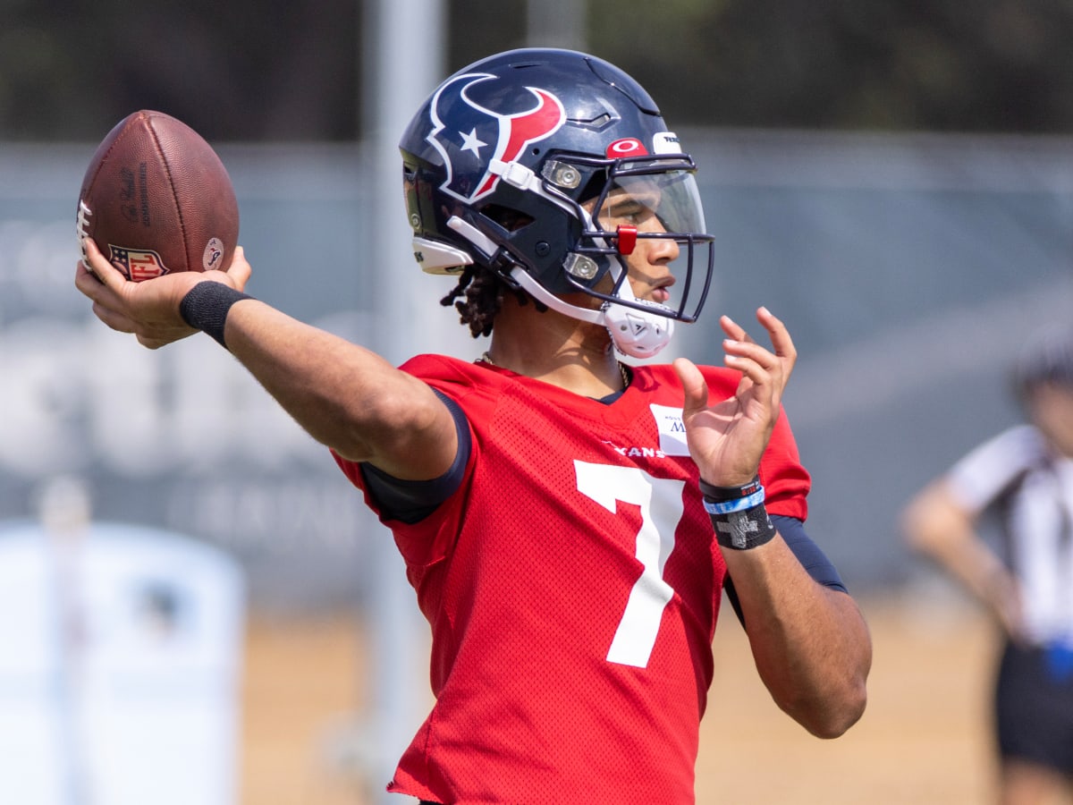 The Houston Texans huddle up during the NFL football team's training camp  at Houston Methodist Training Center, on Wednesday, July 26, 2023, in  Houston. (AP Photo/Maria Lysaker Stock Photo - Alamy