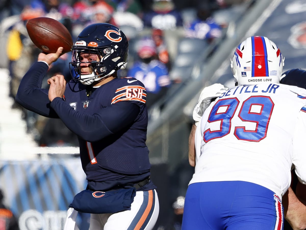 How Justin Fields' footwork sets up Bears offense for success – NBC Sports  Chicago