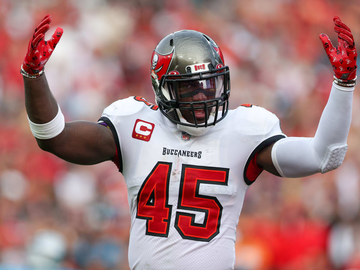 Amid trade rumors, Devin White reports for Bucs training camp