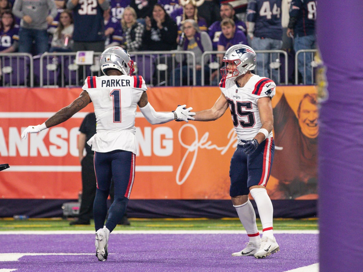 Patriots re-sign Branch to help battered WR corps, Patriots