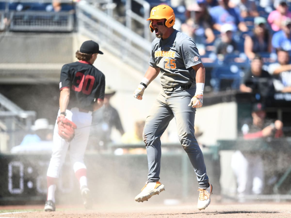 College World Series Preview: Oral Roberts Golden Eagles - Streaking The  Lawn