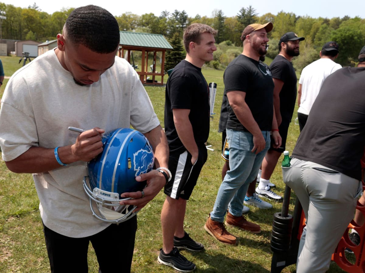 Detroit Lions unveil alternate helmet