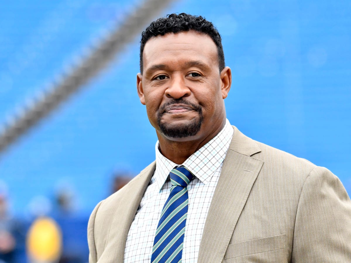 Super Shade: New England Patriots Hall of Famer Willie McGinest Throws  Doubt on 2022 Team - Sports Illustrated New England Patriots News, Analysis  and More