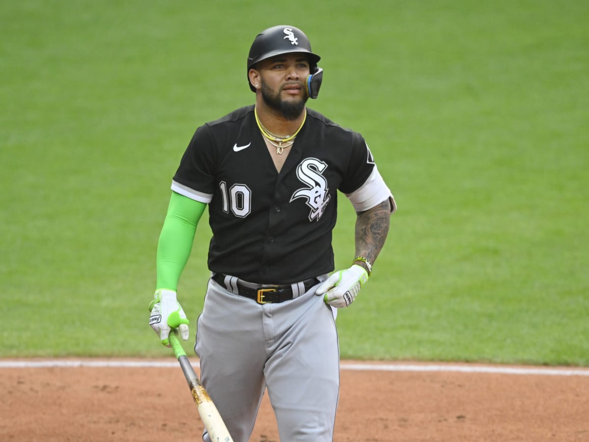 Yoan Moncada misses his 2nd straight game for the White Sox to rest his  sore back