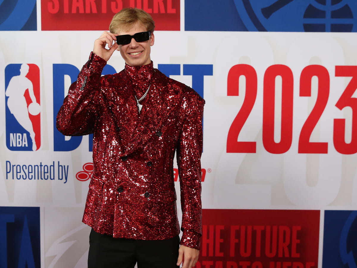 Gradey Dick kicks off NBA Draft with Dorothy-inspired suit