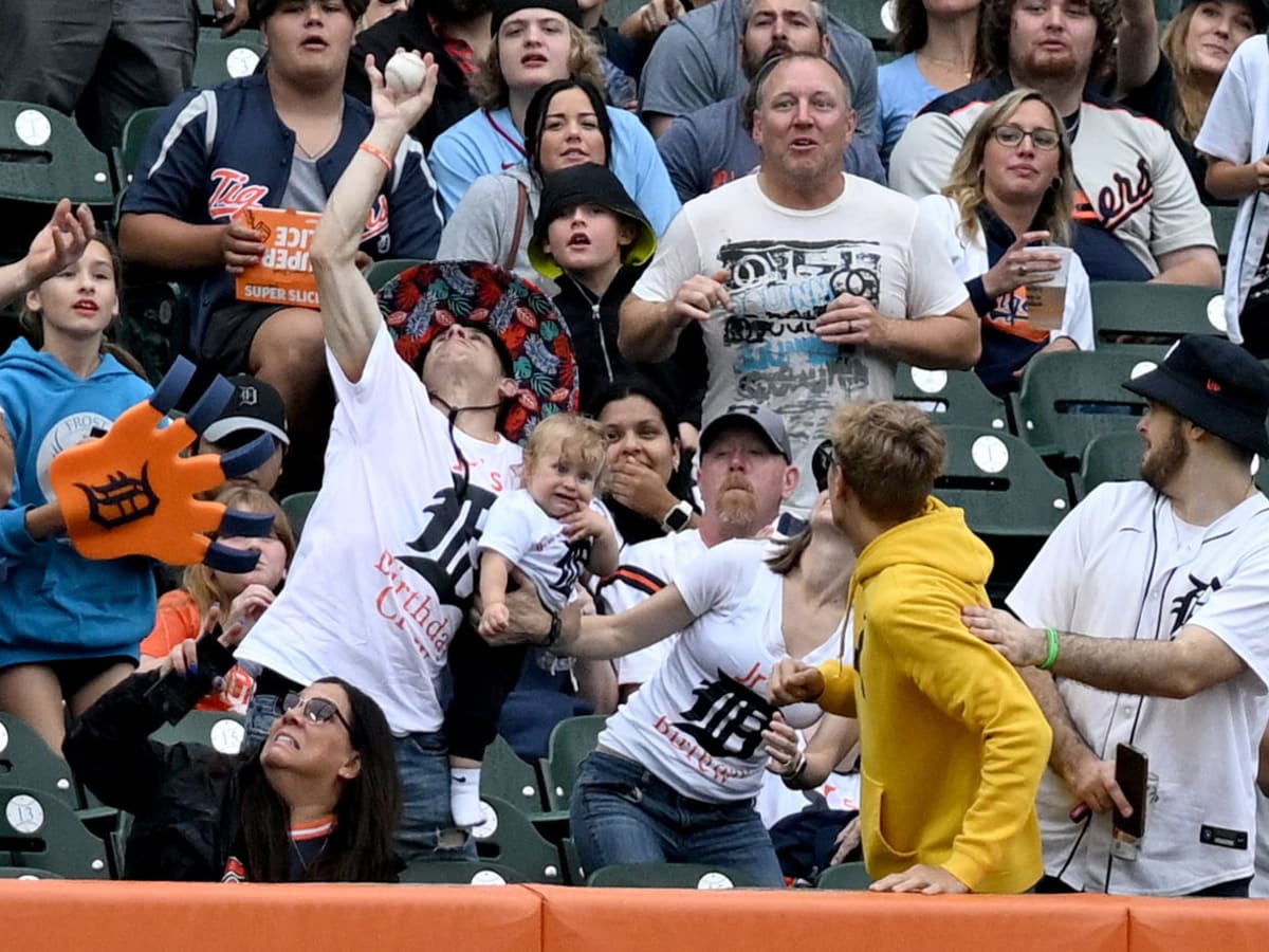 MLB Fan Makes One-Handed Snag on Home Run Ball While Holding Baby - Sports  Illustrated