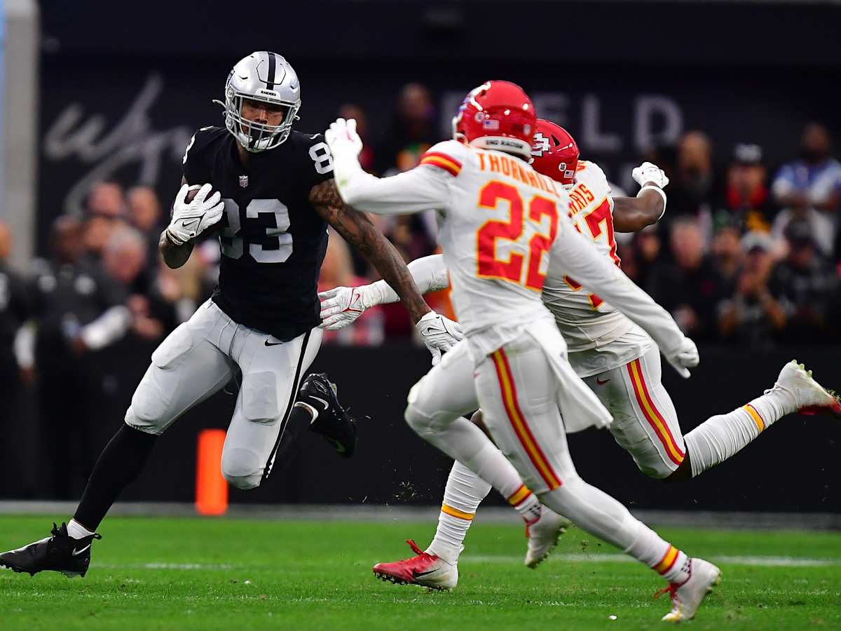 Report: Giants make major splash, agree to trade with Raiders for star  tight end Darren Waller - CBS New York