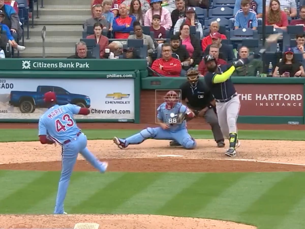 Phillies-Braves: Radio announcer has hilarious call of Ozuna homer