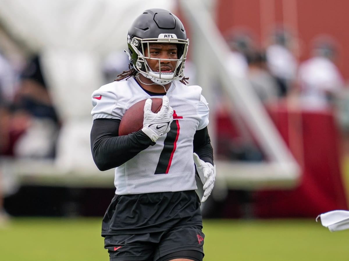 Falcons lose top punt returner Avery Williams to season-ending knee injury