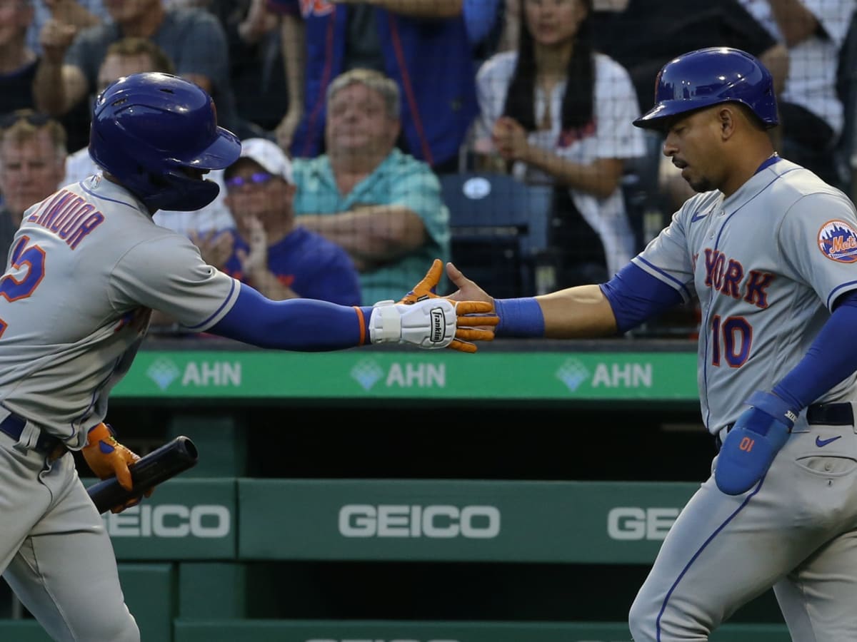 New York Mets Infielder Eduardo Escobar (10) during an MLB game between New  York Mets and San Francisco Giants at the Oracle Park in San Francisco, Ca  Stock Photo - Alamy