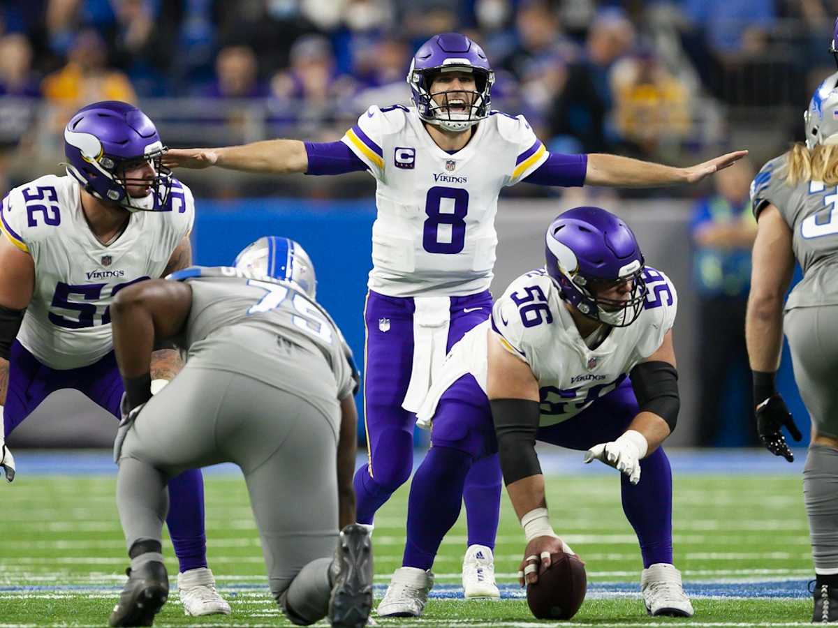 SANTA CLARA, CA - NOVEMBER 28:Minnesota Vikings quarterback Kirk Cousins  (8) standing in the huddle before a play during the game between the Minnesota  Vikings and the San Francisco 49ers on Sunday