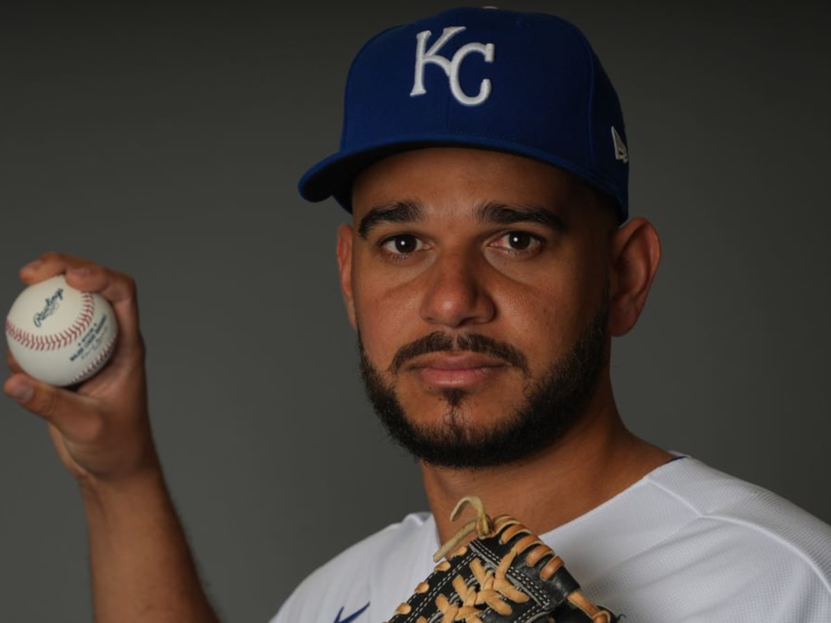 Source: Red Sox trade Crisp to Royals for reliever