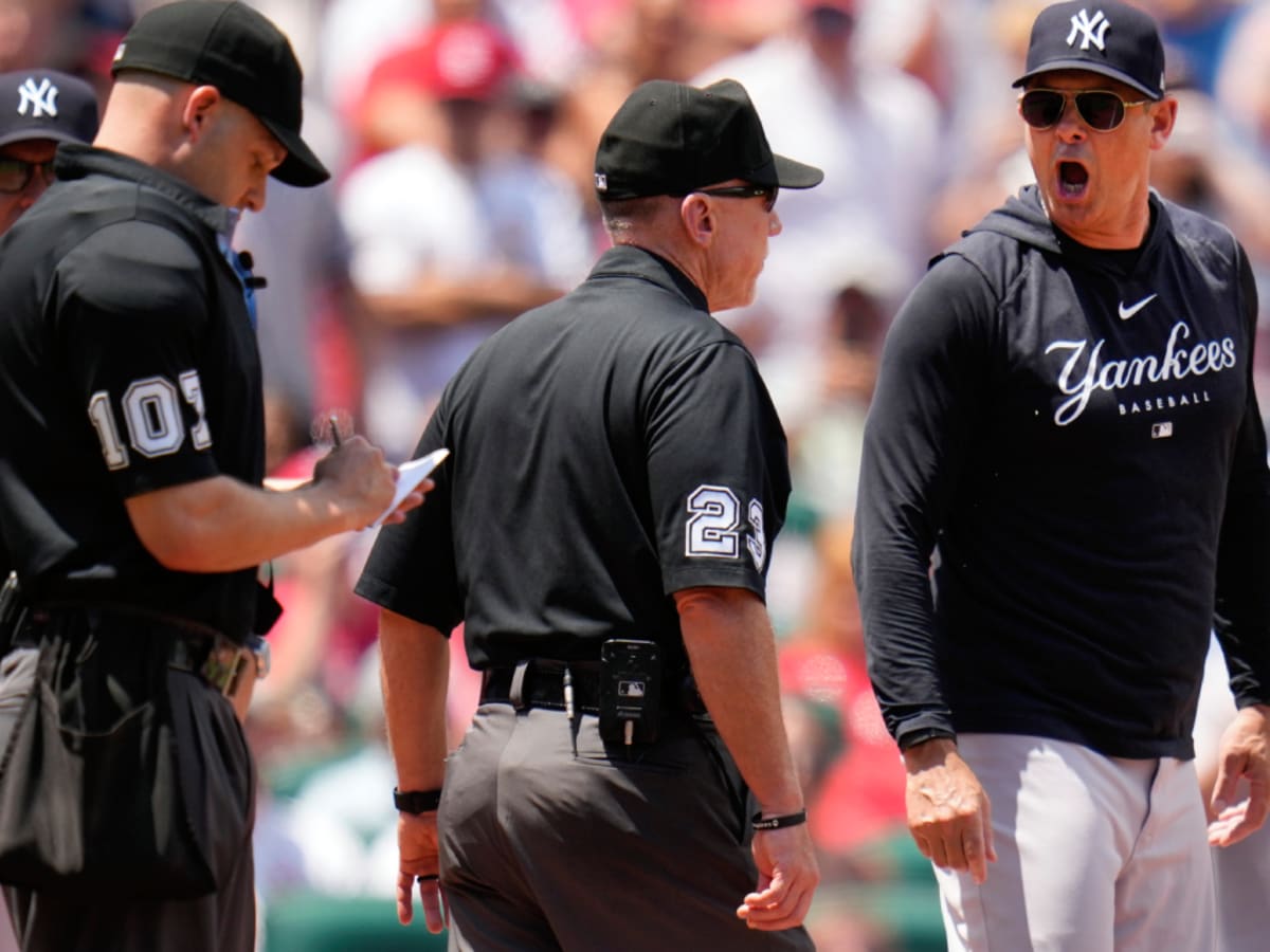 Furious Aaron Boone ejected from Yankees game