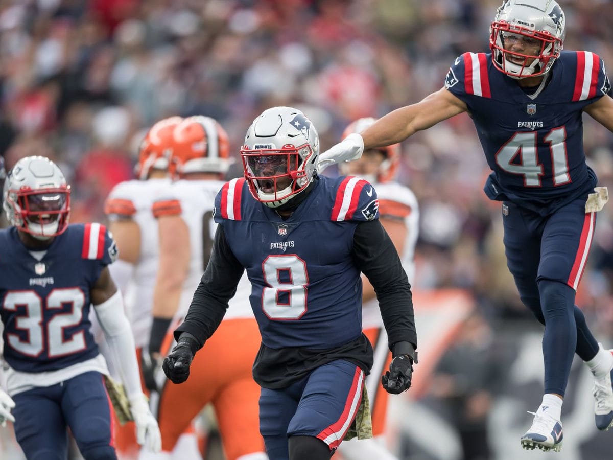 New England Patriots linebacker Ja'Whaun Bentley, right, hits New