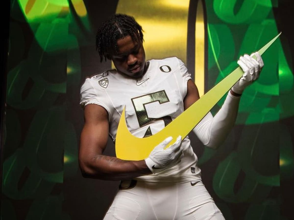 Oregon Recruiting on X: Next scheduled announcement for Oregon fans to  watch is a BIG one Edge Elijah Rushing @elijah_rushing (6-5, 250) out of  Tucson, AZ will announce 7/6. 247- 5*, #1