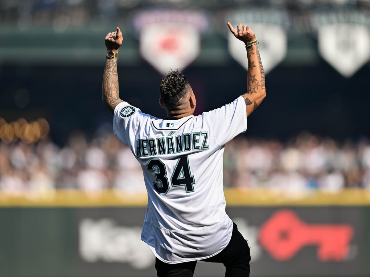 Felix Hernandez returns to throw out first pitch before Mariners' home  playoff game in Seattle, Mariners