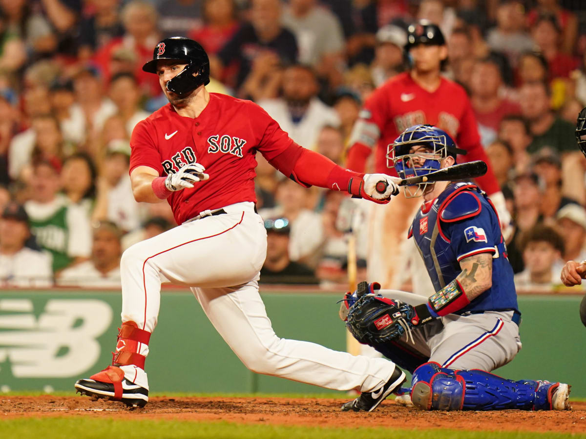 Red Sox score 11 in blowout win over Rangers