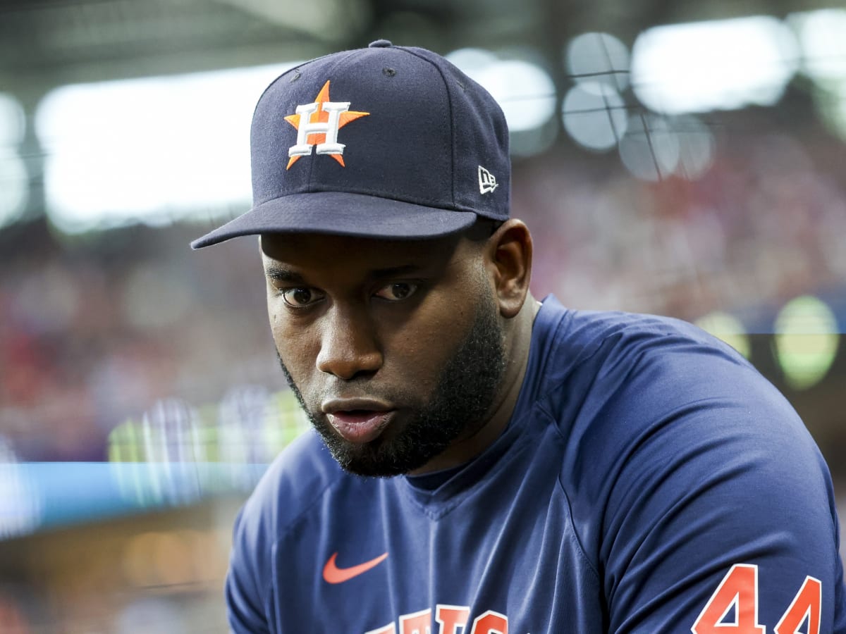 Astros slugger Alvarez leaves game because of sore right oblique