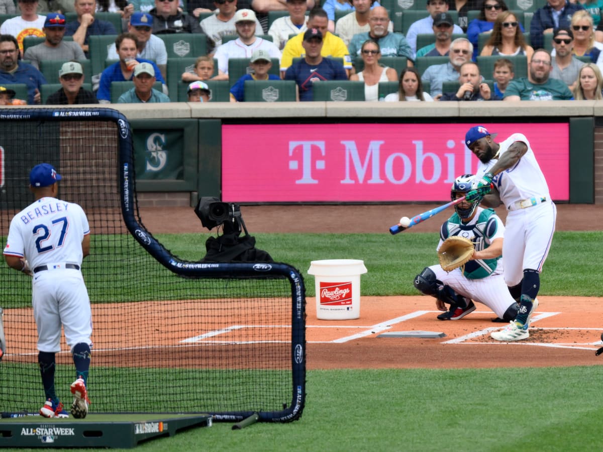 Home Run Derby: MLB fans joked about awful pitching to Adolis García