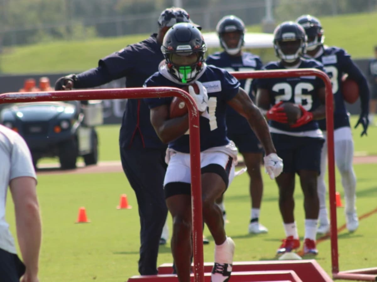 Dameon Pierce Houston Texans Unsigned Running with Open Field Photograph