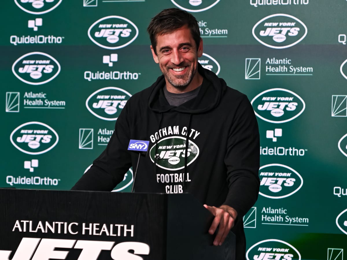 Aaron Rodgers has yet to face real hard knocks as Jets quarterback