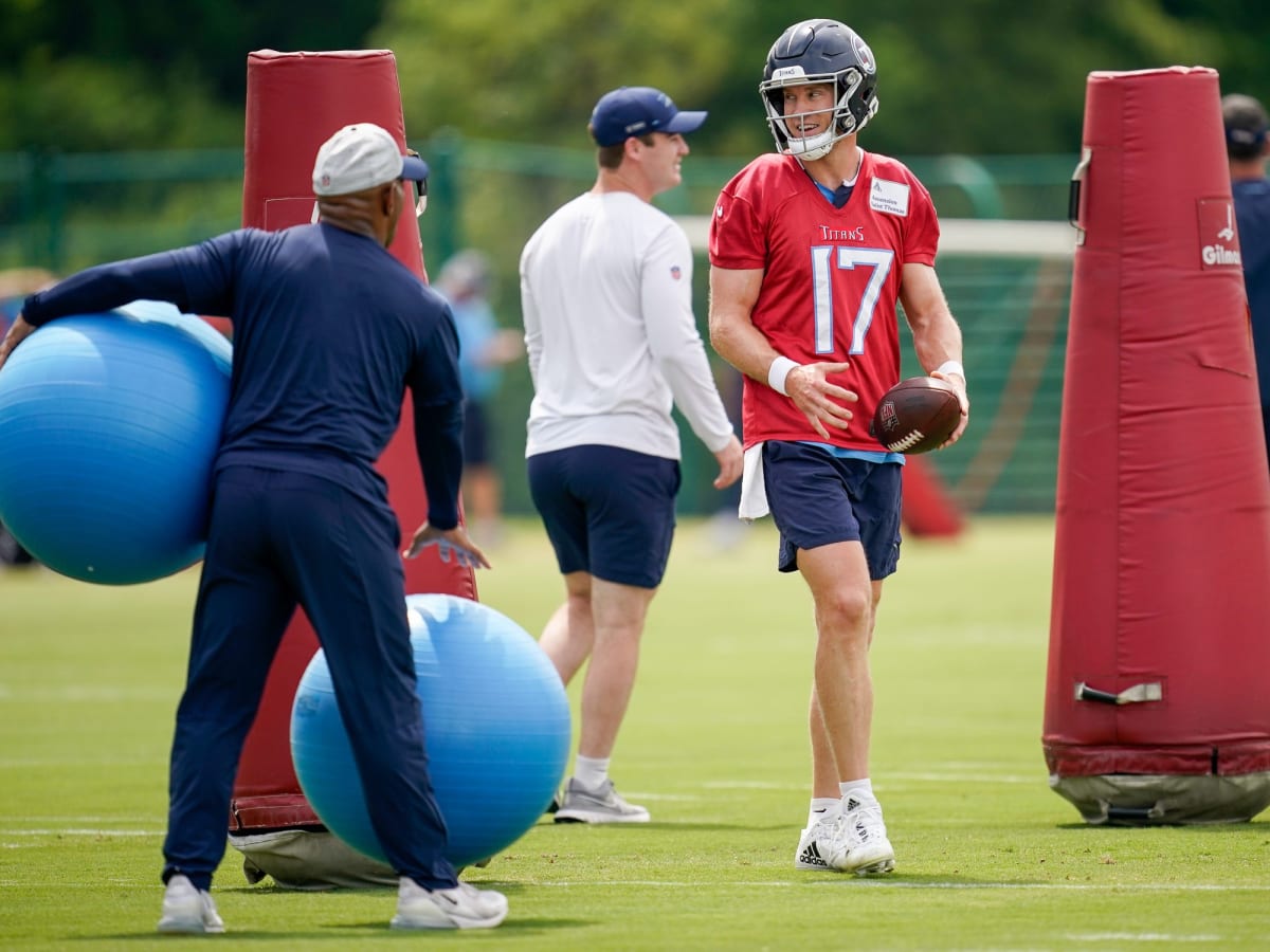 Titans: Ryan Tannehill, DeAndre Hopkins having 'fun' training camp