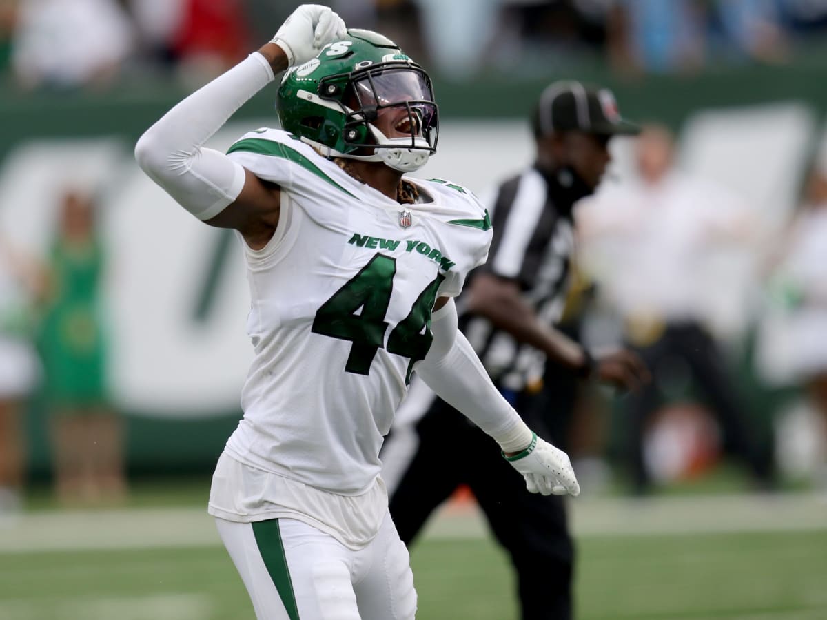 New York Jets linebacker Jamien Sherwood (44) runs against the