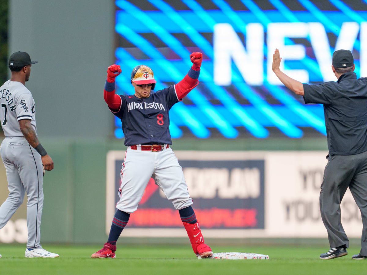 Benintendi stars as White Sox top Twins 3-2 in 10 innings