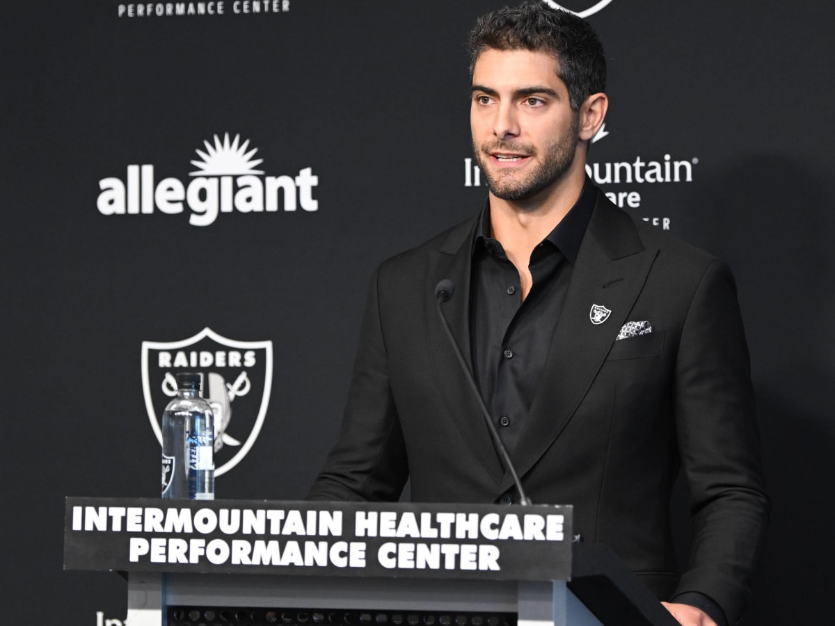 Las Vegas Raiders quarterback Jimmy Garoppolo (10) takes part during a  practice at NFL football training camp Thursday, July 27, 2023, in  Henderson, Nev. (AP Photo/John Locher Stock Photo - Alamy