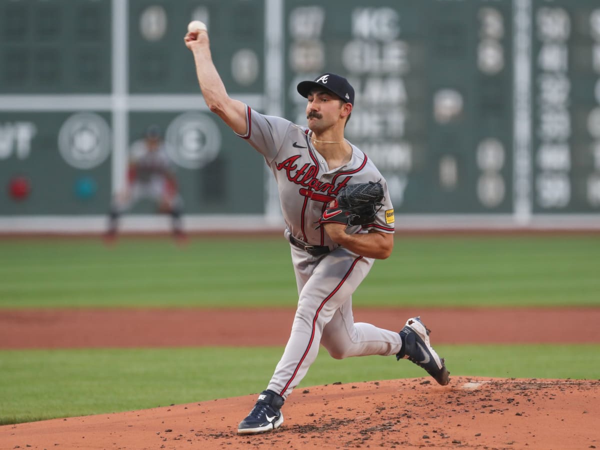 Atlanta Braves - John Smoltz MLB Pitching Photo - 8 x 10