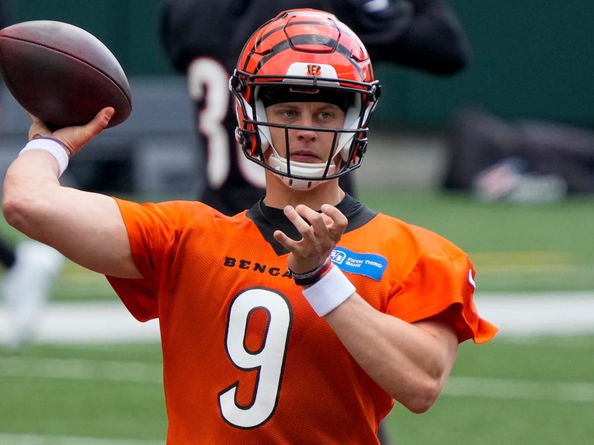 Cincinnati Bengals quarterback Joe Burrow carted off field