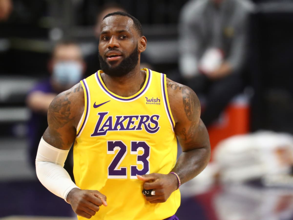 Will Lakers retire both of LeBron James' jersey numbers when he