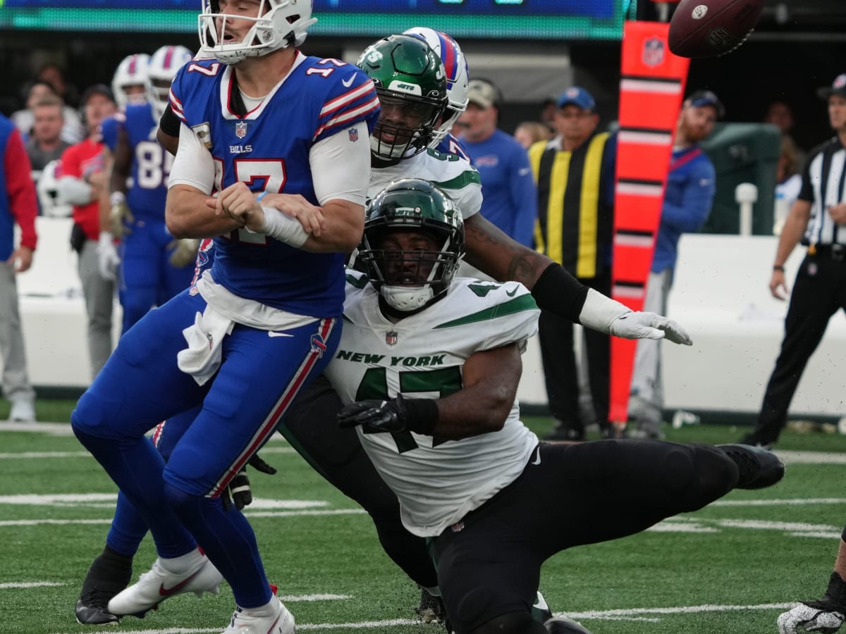 Jets' DE Bryce Huff Streaks into Regular Season - Sports Illustrated New  York Jets News, Analysis and More