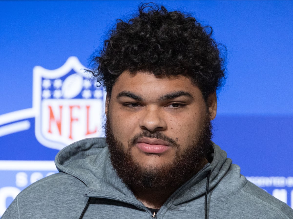 Chicago Bears training camp report: Rookie offensive lineman Darnell Wright  aces his fitness test — with a twist