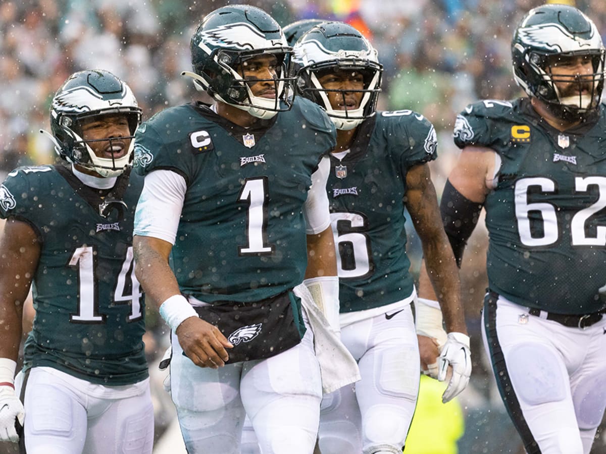 Eagles Kelly Green Jerseys Might be Delayed Another Year Due to Global  Supply Chain Issues - Crossing Broad