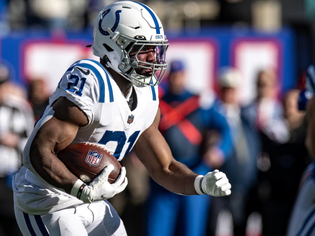 Report: Colts RB Zack Moss Suffers Broken Arm During Camp