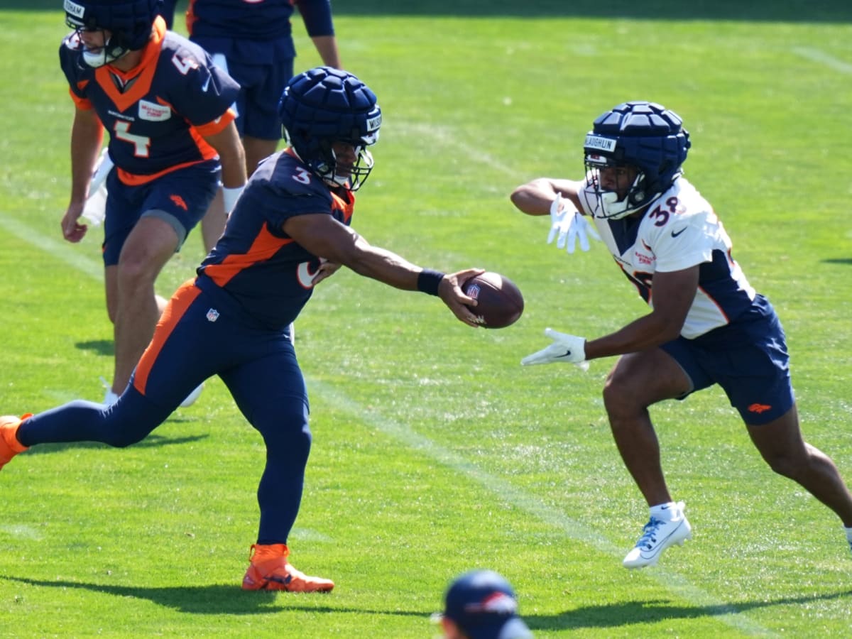 Denver Broncos running back Jaleel McLaughlin jukes, sprints through Bears defense  for 31 yards