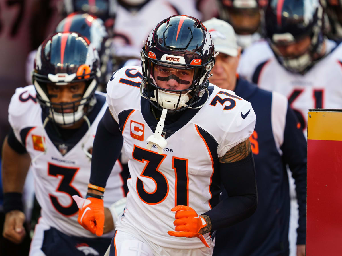 Denver Broncos' Retro Helmets & Uniforms Returning to Mile High City in  2022 - Sports Illustrated Mile High Huddle: Denver Broncos News, Analysis  and More