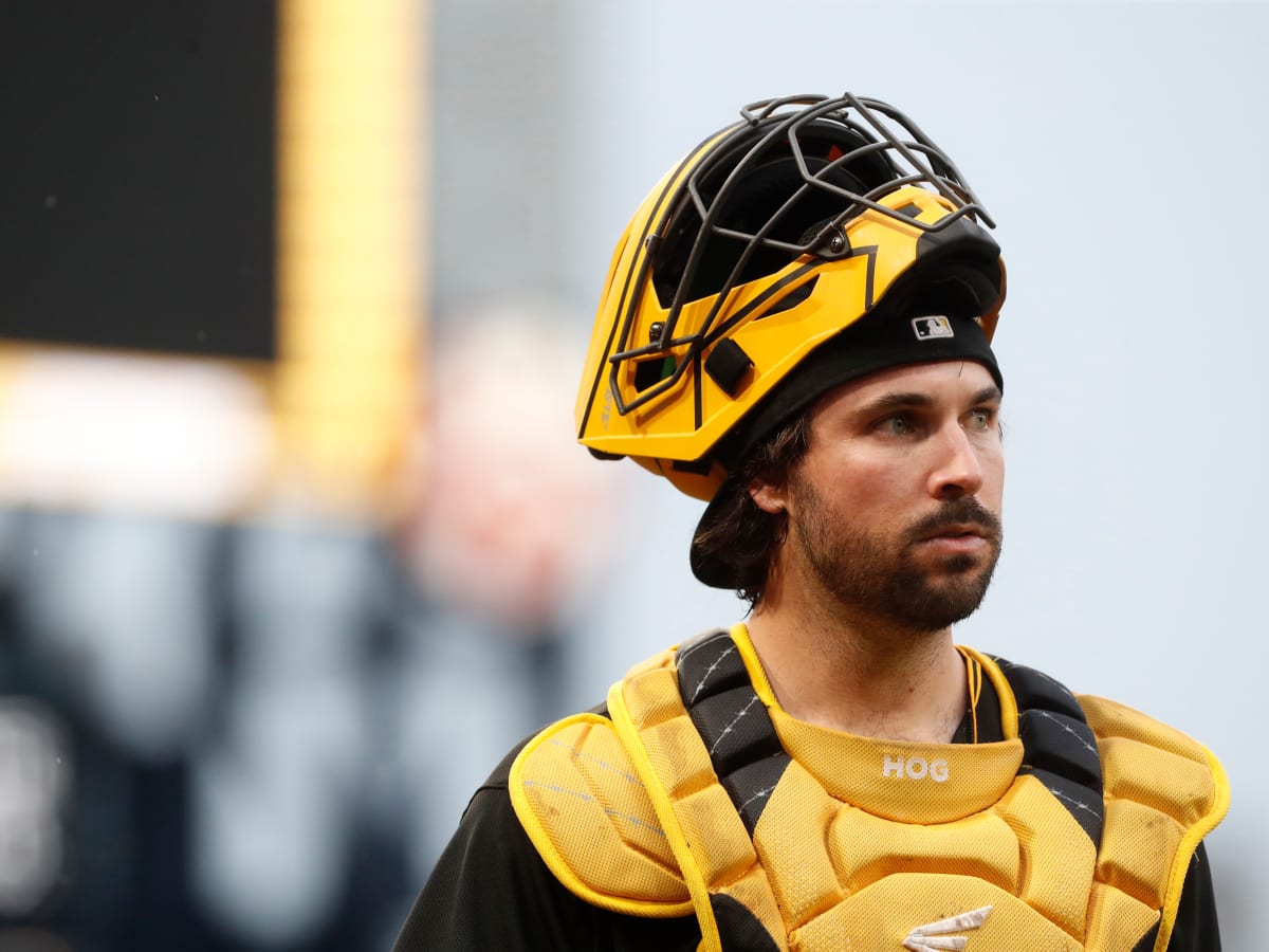 With All-Star catcher on IL, the Texas Rangers acquire Austin Hedges from  the Pirates