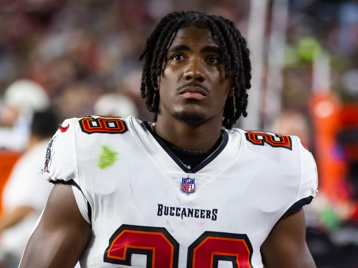 TAMPA, FL - AUGUST 13: Tampa Bay Buccaneers runningback Rachaad White (29)  warms up before the preseason game between the Miami Dolphins and the Tampa  Bay Buccaneers on August 13, 2022 at