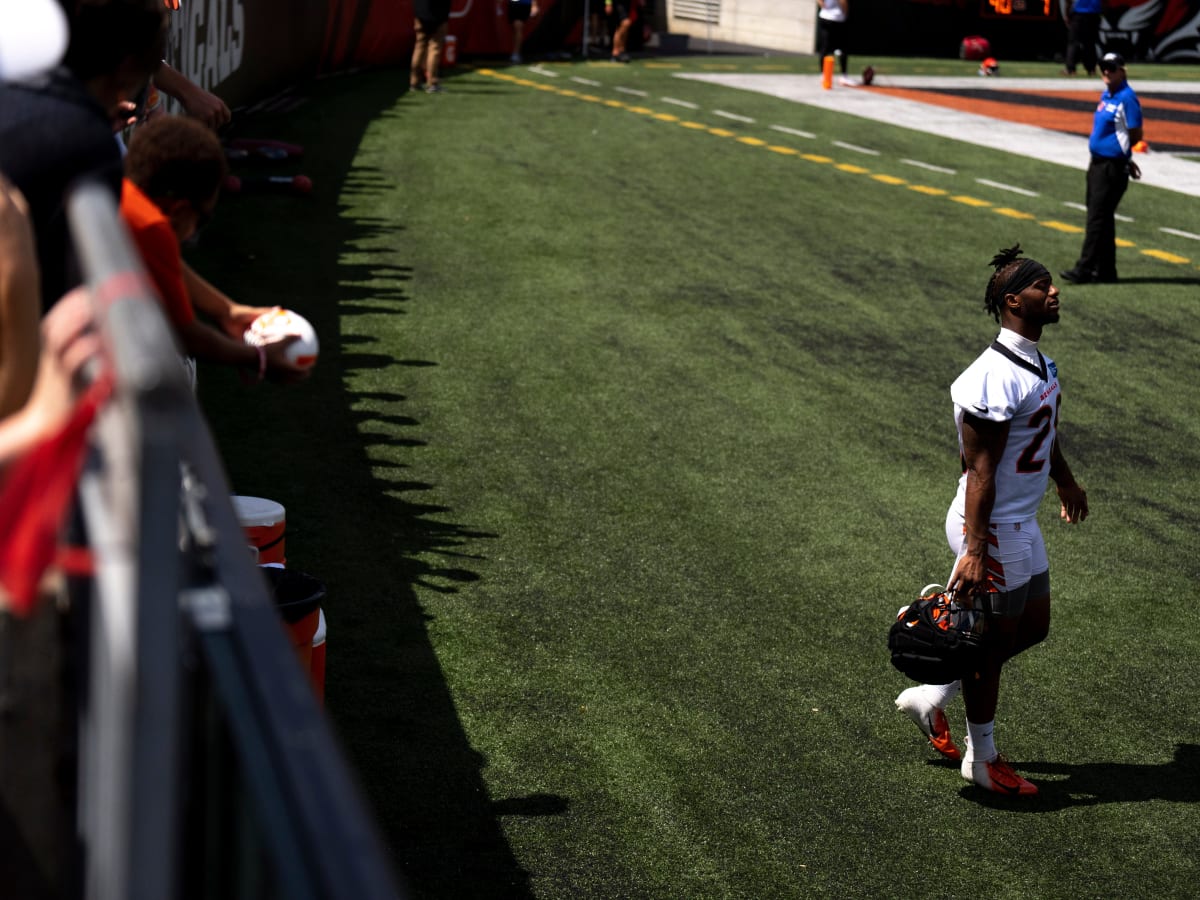 Should Joe Mixon Take a Pay Cut? 