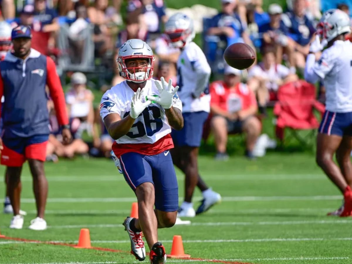 The New England Patriots, wearing their throwback uniforms, and the Detroit  Lions line up for the snap at the line of scrimmage during an NFL football  game at Gillette Stadium, Sunday, Oct.