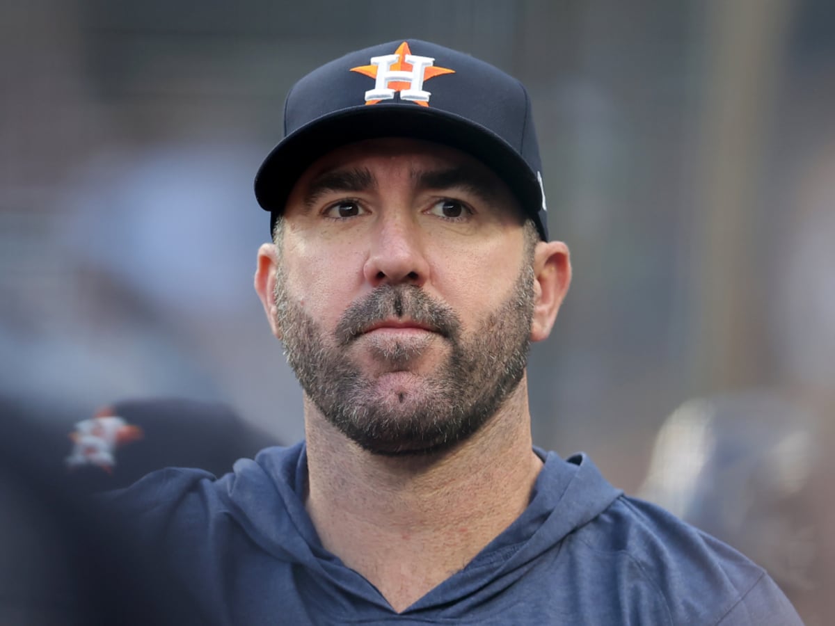 The Mets are trading Justin Verlander to the Astros, AP source says