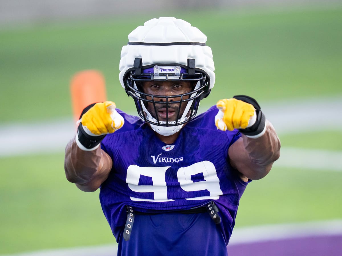 Danielle Hunter reports to Minnesota Vikings training camp 