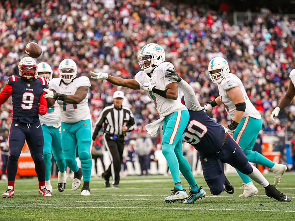 Teddy Bridgewater leaves first start with Miami Dolphins early due