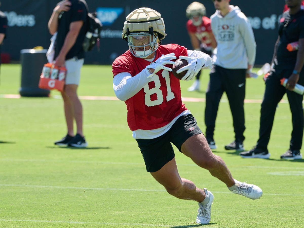 Vets Visit San Francisco 49ers' Training Camp > U.S. Department of Defense  > Story