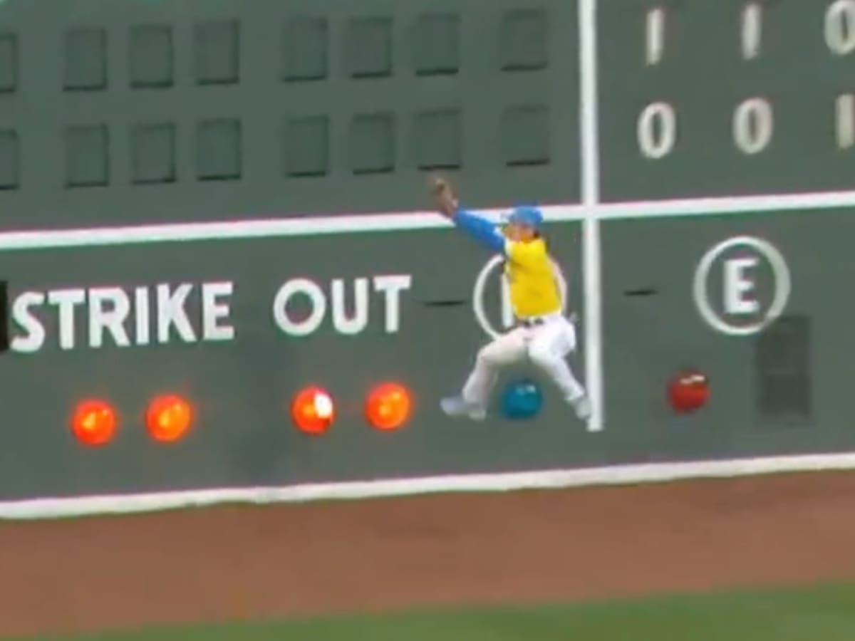 Red Sox highlights: Line drive disappears after getting stuck in Green  Monster scoreboard - DraftKings Network
