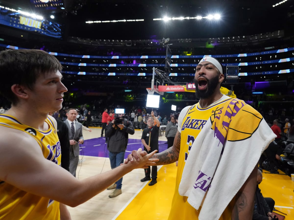 LeBron James and Anthony Davis Sign Up for Lakers' Bright Future