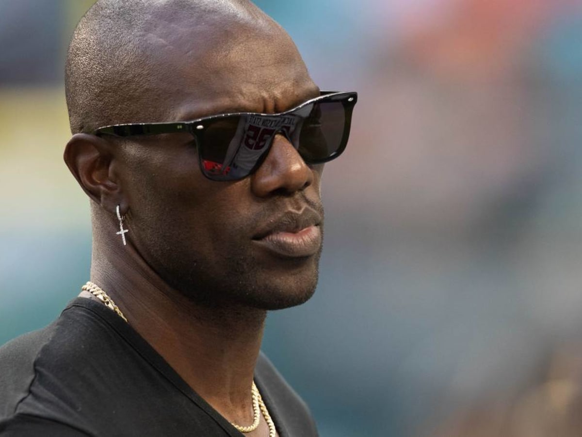 Terrell Owens makes unprecedented choice not to attend Hall of